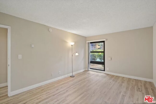 Foto del edificio - 7740 Redlands St