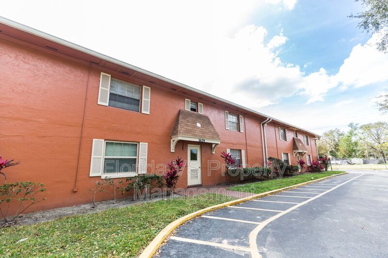 Foto principal - 1629 W Oak Ridge Rd