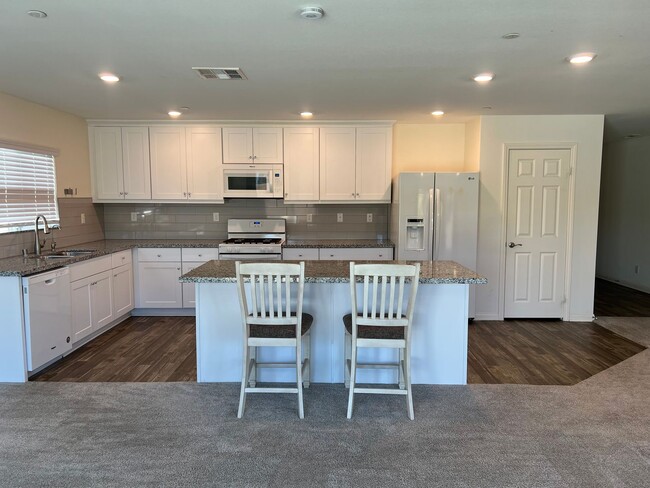 Foto del edificio - 3 Bedroom Plus Bonus Room Single Family Ho...