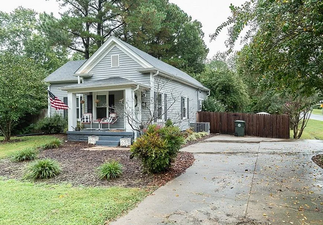 Building Photo - One bedroom, 1.5 bath house in Mebane with...