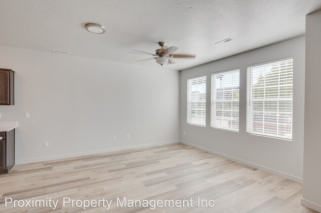 Building Photo - 3 br, 2.5 bath House - 11296 W. King Street