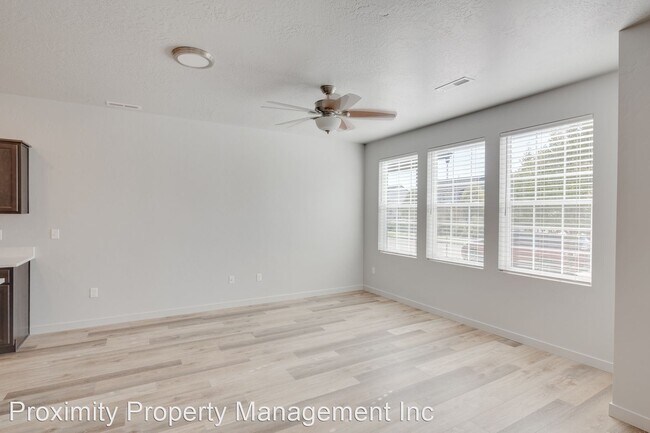 Foto del edificio - 3 br, 2.5 bath House - 1818 N. Shamrock Av...