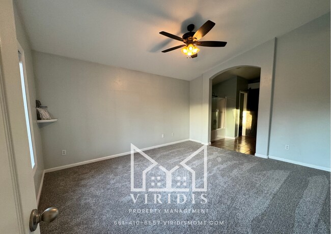 Building Photo - 10104 Bay Colony Dr