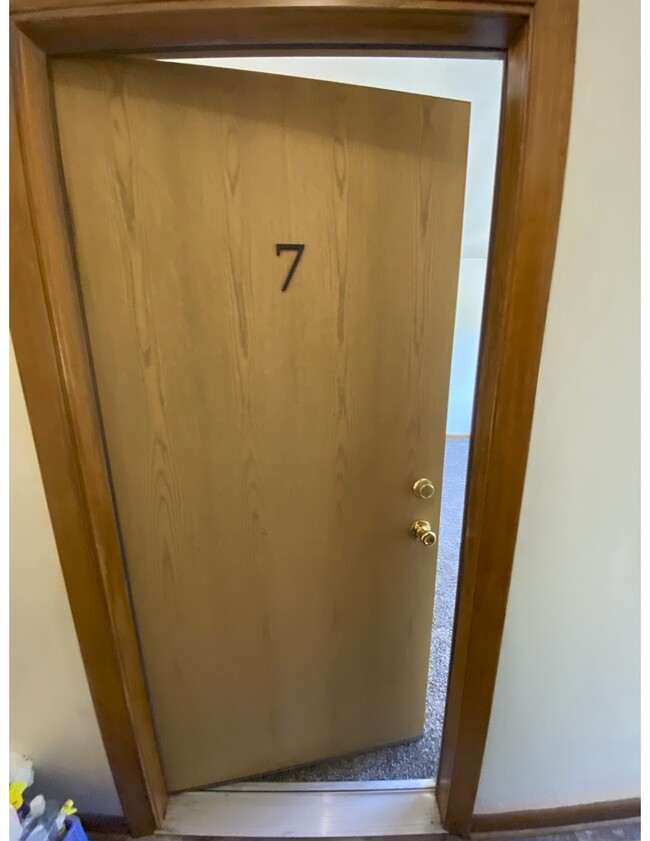 Unit #7 - 3135 S 47th St