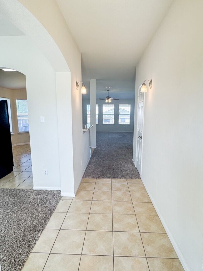 Building Photo - Available Now! Beautiful Home In Killeen