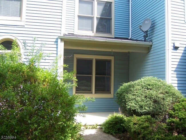 Building Photo - 8 Mourning Dove Ct
