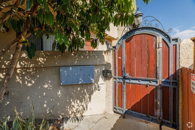 Entrance - 3751 37th St