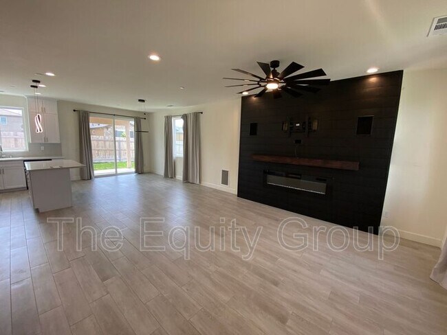 Foto del edificio - 3731 W Nellis Ave