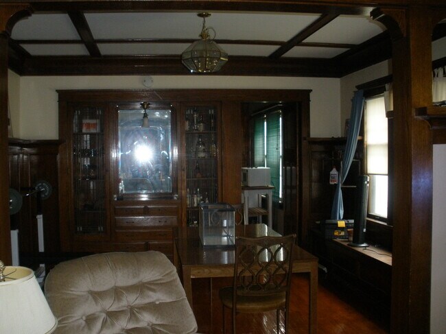 Foto del edificio - 3372 N Oakland Ave