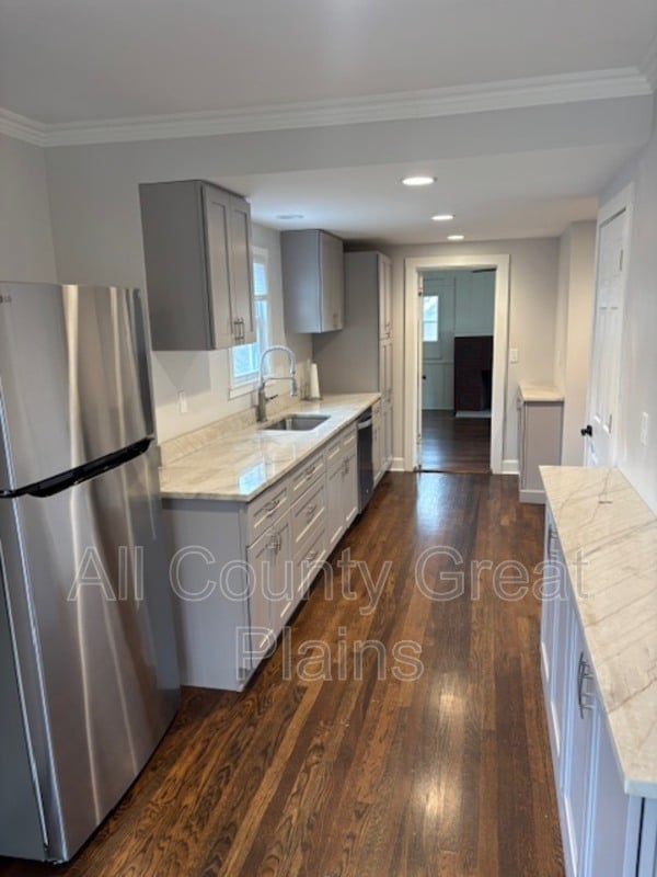 Building Photo - 310 E 70th Terrace