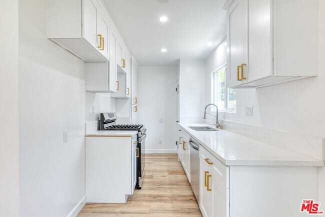Foto del edificio - 2318 Glover Pl
