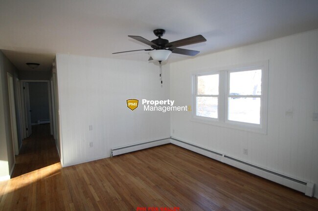 Foto del edificio - 318 E Marquette St