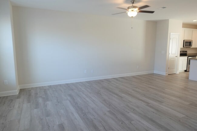 Building Photo - 128 Creekland Wy