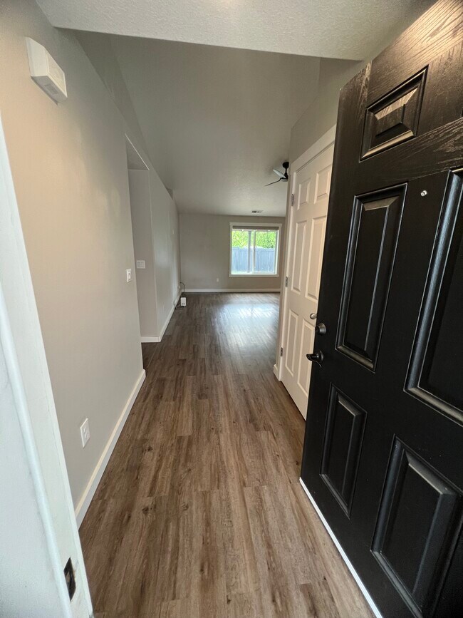 Foto del edificio - 748 NE Summerfield St