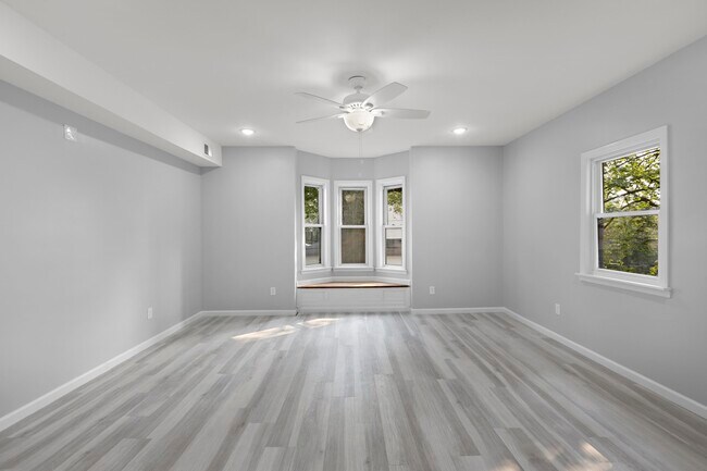 Building Photo - 606-606 Belgrove Dr