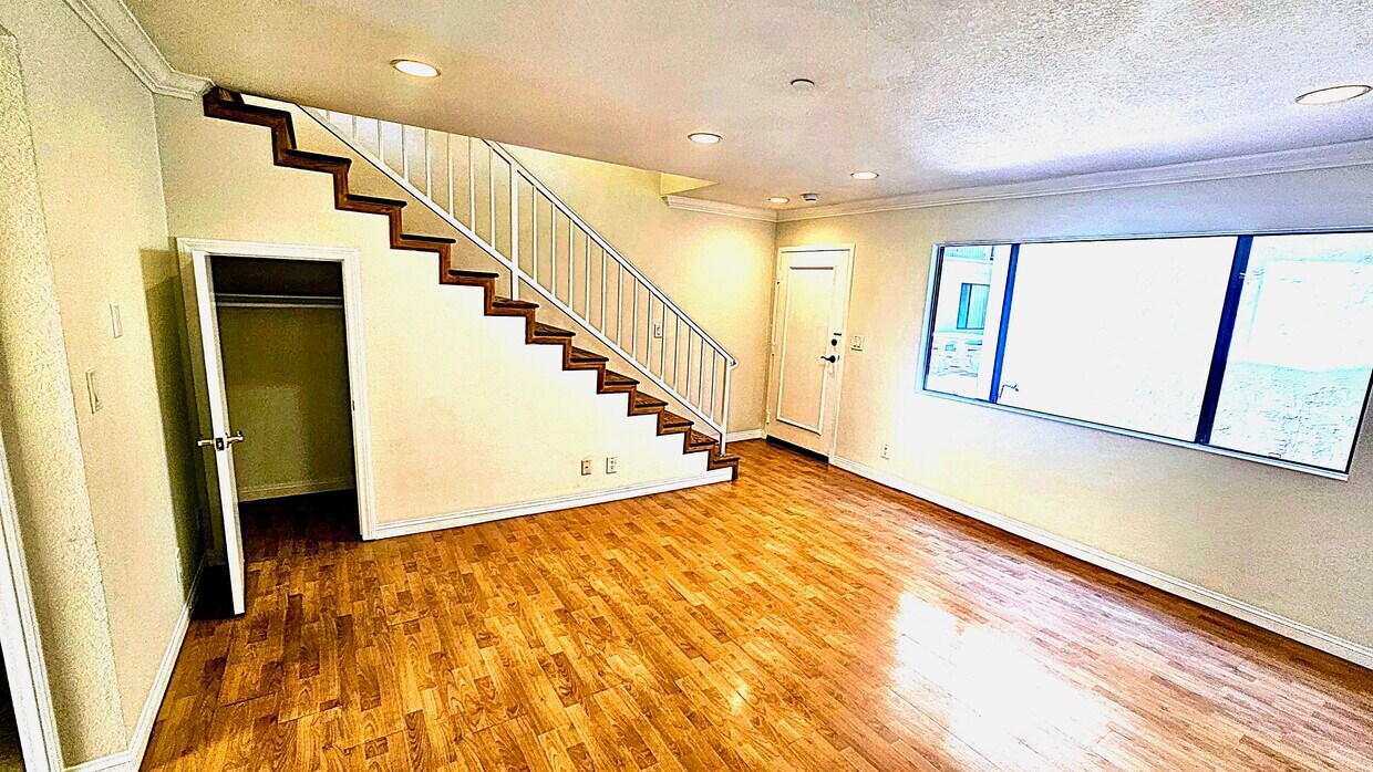 Foto principal - 1043 Thompson Ave