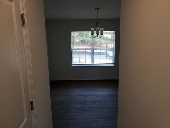 Foto del edificio - Beautiful Home minutes from the airport!
