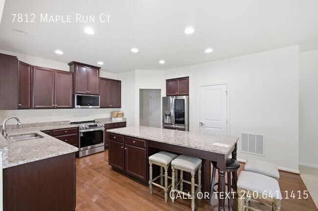 Foto del edificio - 7812 Maple Run Ct