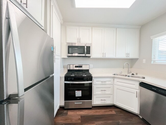 Building Photo - Ladera Townhouse