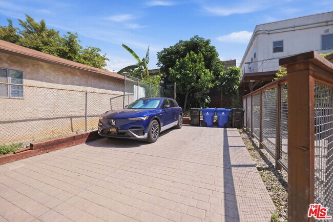 Foto del edificio - 340 N La Fayette Park Pl