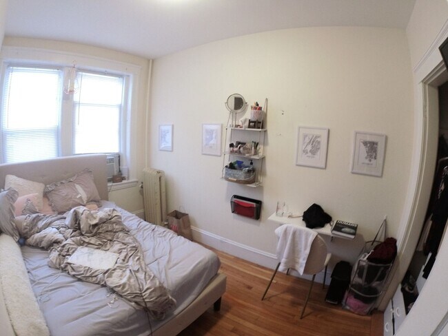 Building Photo - REALLY NICE BROOKLINE 4 BED 2 BATH!!!!!