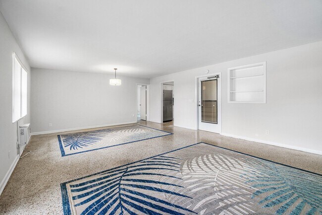 Foto del edificio - 5615 N Ocean Blvd