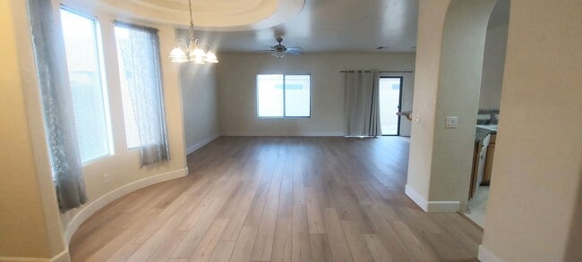 Foto del edificio - BEAUTIFUL 3BED 2BATH HOME LOCATED NEAR BAS...
