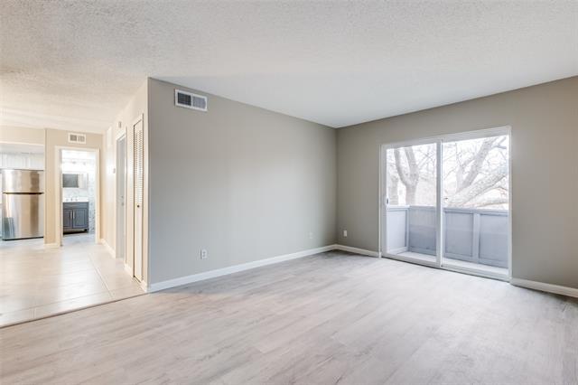 Foto del edificio - 5833 Harvest Hill Rd