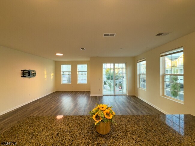 Building Photo - 246 Park Ln
