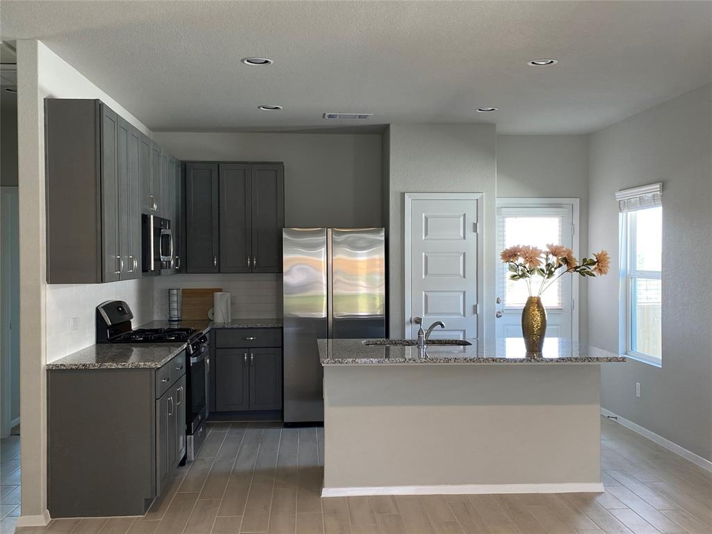 Primary Photo - 11700 Murano Dr
