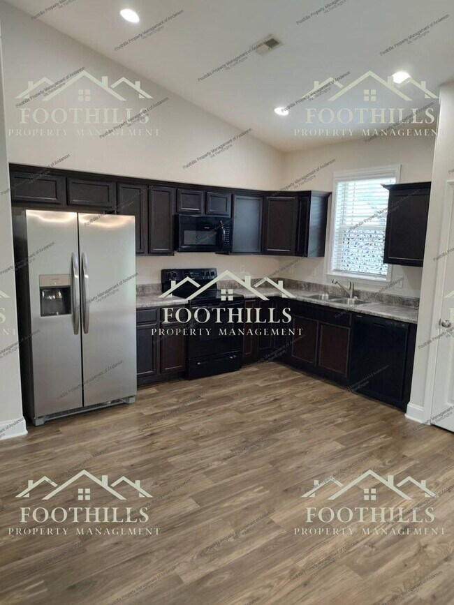 Foto del edificio - 155 Norfolk Cir