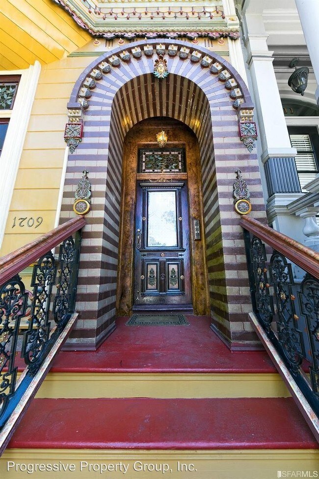 Building Photo - 1709 Oak St