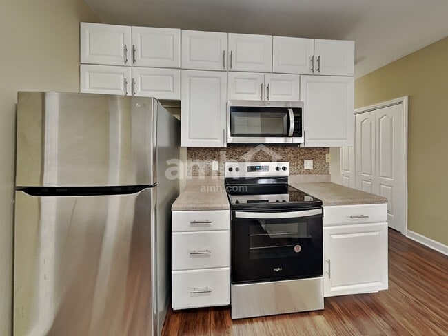 Building Photo - 105 Woodland Dr