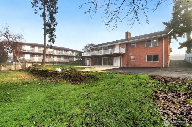 Foto del edificio - 1301 Edmonds Ave NE