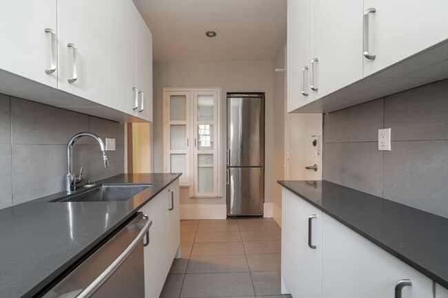 Building Photo - Lawrence Park Apartments