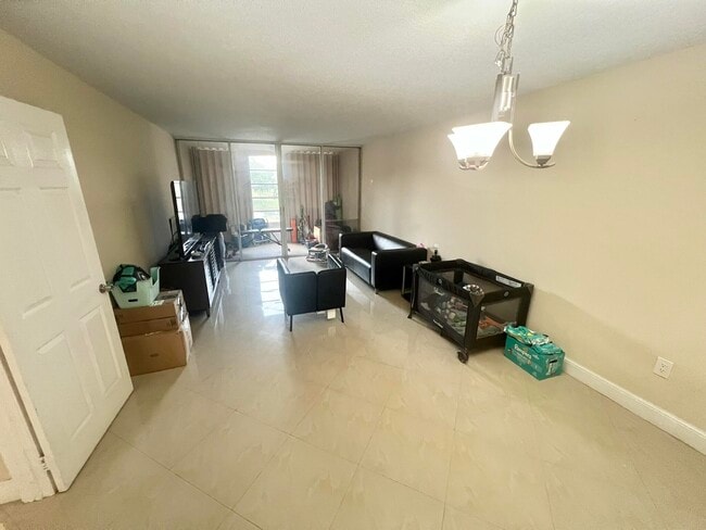 Foto del edificio - 9430 Tangerine Pl