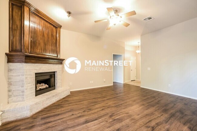 Foto del edificio - 3 Bedroom Pet-Friendly Home in Moore, OK with Main Street Renewal