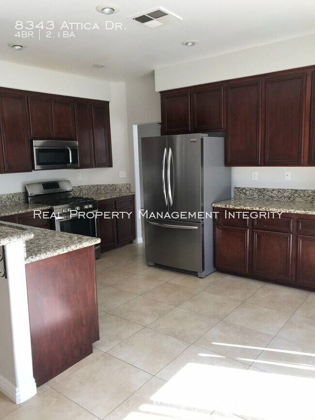 Building Photo - Orangecrest Mini Mansion!