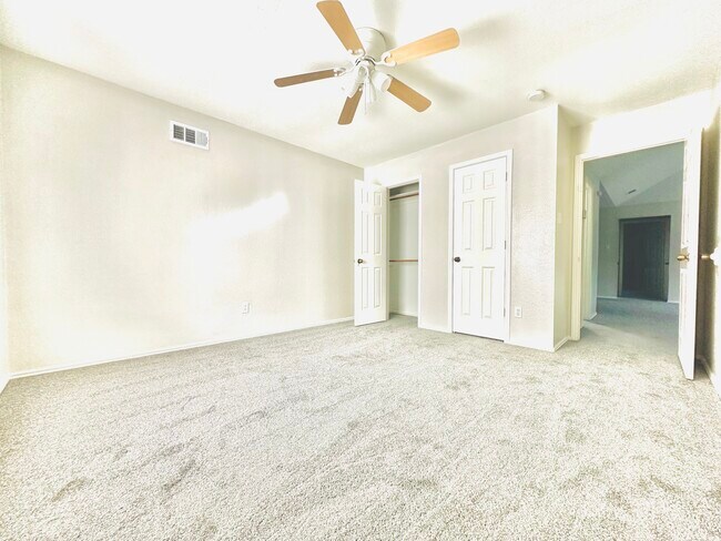 Habitaciones espaciosas - 1542 Glenmore Dr