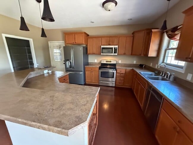 Building Photo - 616 Wintergreen Dr