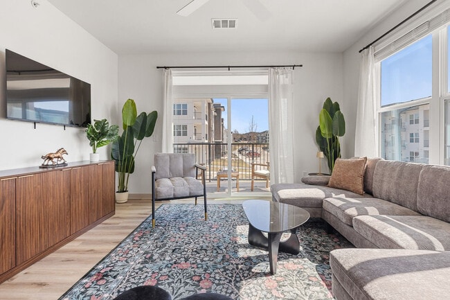 Foto del edificio - 1301 Leah Ave