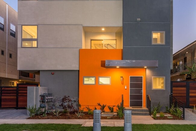 Building Photo - 6072 Pickford St
