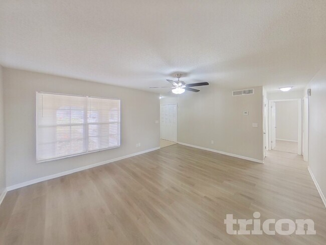 Foto del edificio - 1002 Saxon Ct