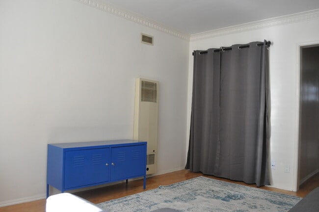 main room/closet - 1361 S Burnside Ave