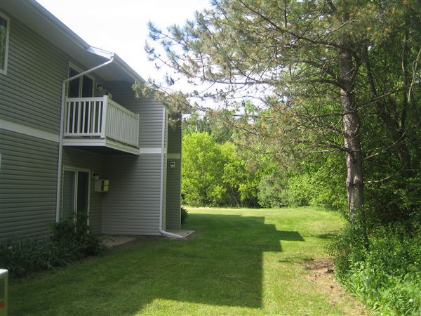 Building Photo - 2 br, 1 bath Apartment - Yale Apartments