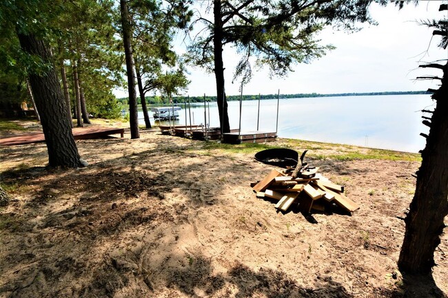 Building Photo - Lake Home in Baxter