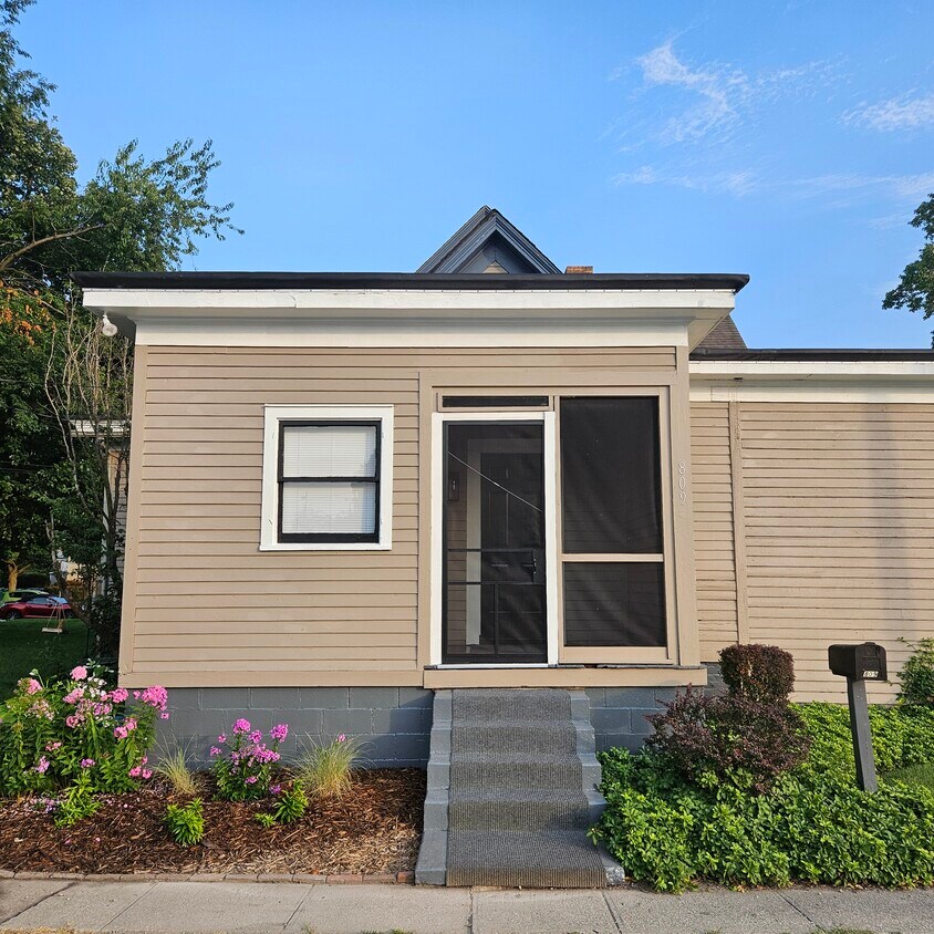 Primary Photo - 809 Tyler St