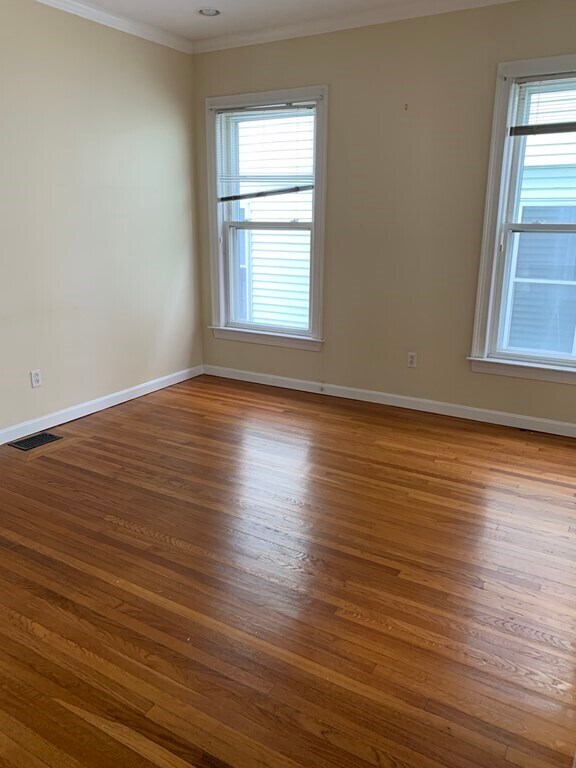 Foto del edificio - 847 E 5th St