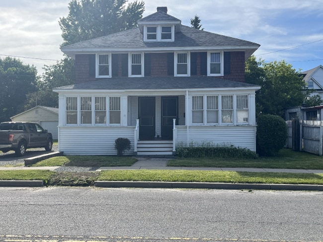 Building Photo - 108 S Rutland St