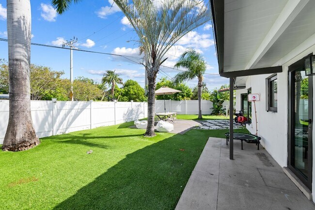 Foto del edificio - 2601 NE 8th Ct